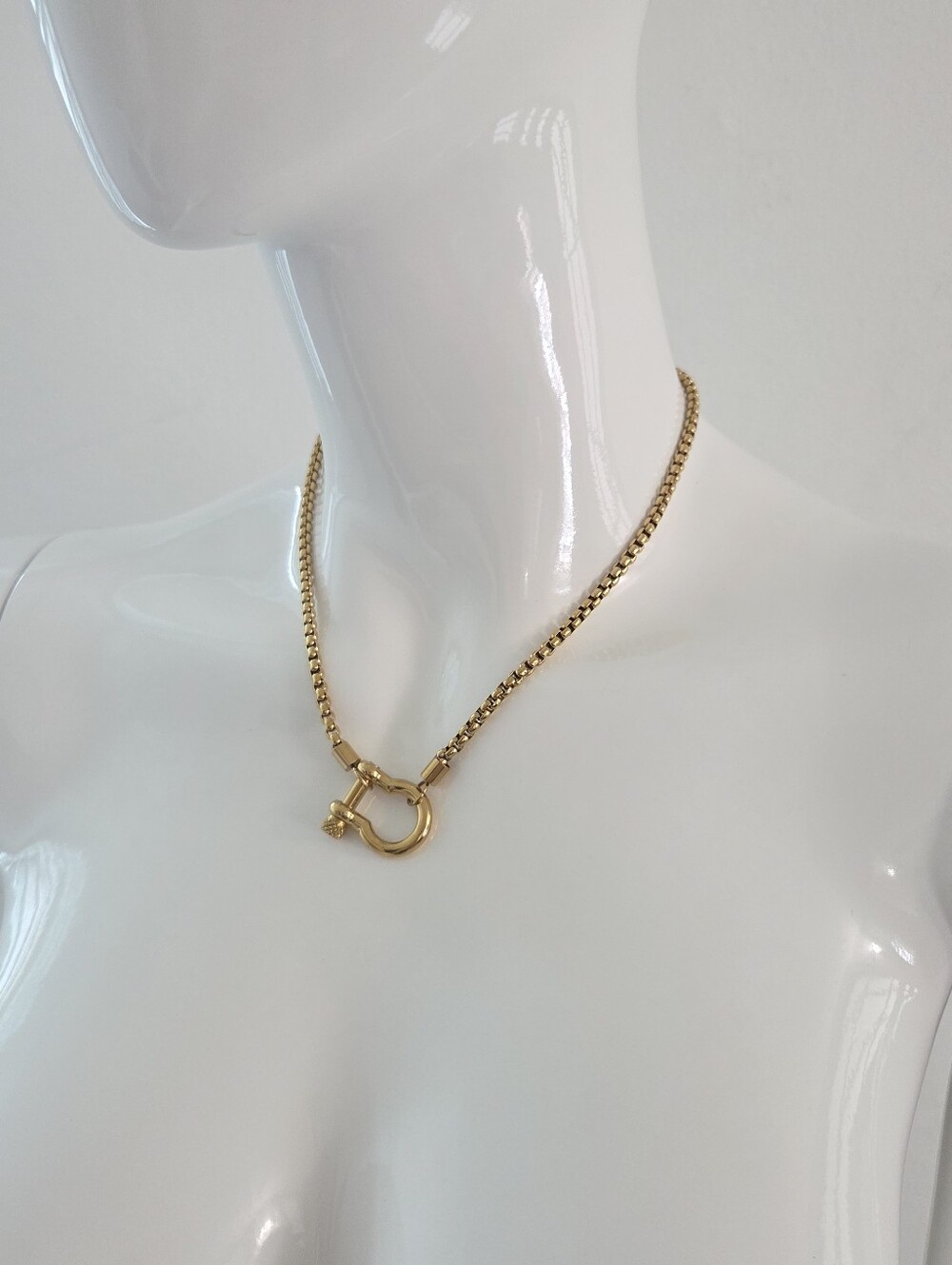 Stainless Steel Gold Plated Horseshoe Shackle Clasp Box Chain Pendant Necklace - Picture 10 of 13